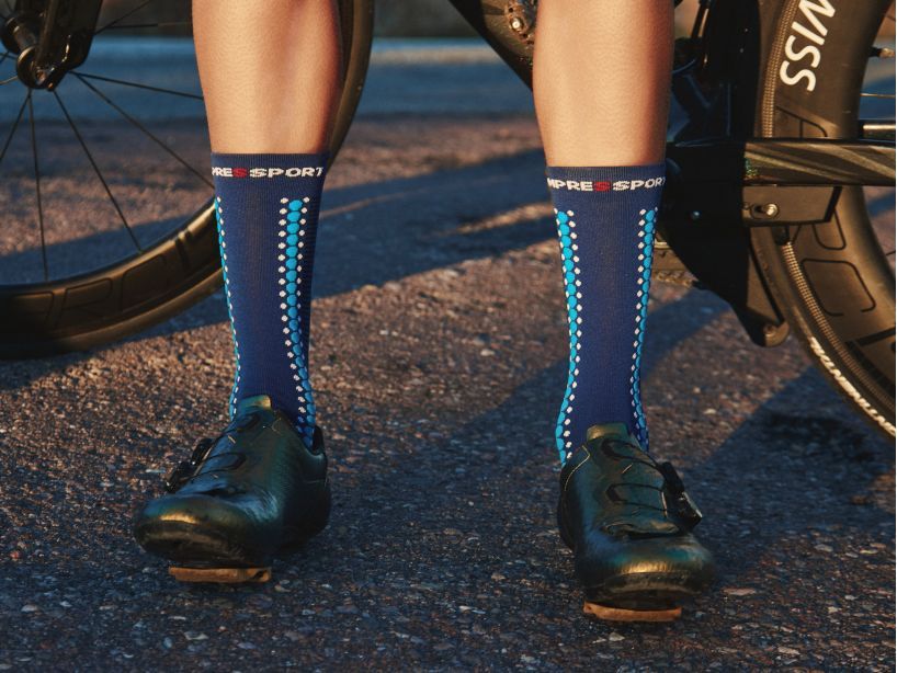 PRO RACING SOCKS V4.0 BIKE - SODALITE/FLUO BLUE